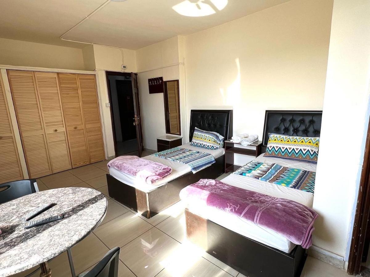 Al Qatal Building Apartment Al Qastal Екстериор снимка