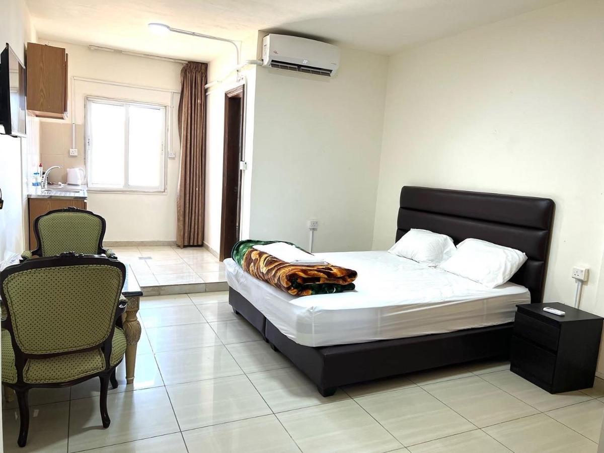Al Qatal Building Apartment Al Qastal Екстериор снимка